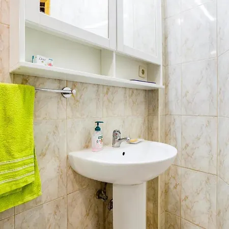 Apartment House Contu1000 *